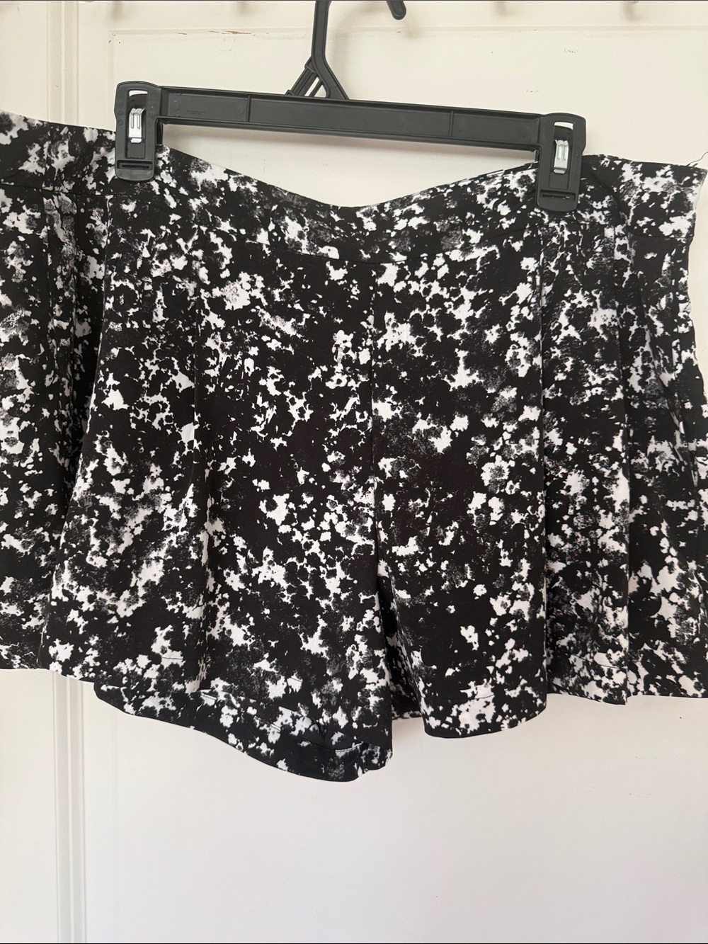 Black & White Printed Flared Skort - Women's Summer Staple